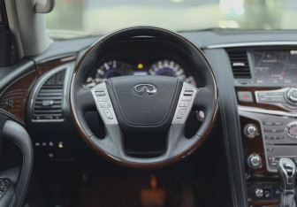 Подержанный автомобиль Infiniti QX80 2019 года (17 фото)