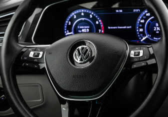 Подержанный автомобиль Volkswagen Tiguan 2017 года (12 фото)