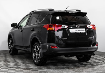 Подержанный автомобиль Toyota RAV4 2014 года (7 фото)