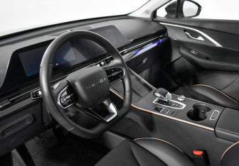 Подержанный автомобиль Omoda C5 2024 года (9 фото)