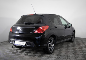 Подержанный автомобиль Peugeot 308 Hatchback 2012 года (5 фото)