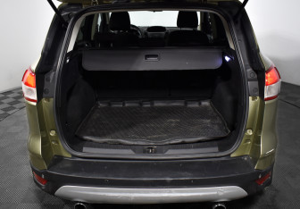 Подержанный автомобиль Ford Kuga 2013 года (21 фото)