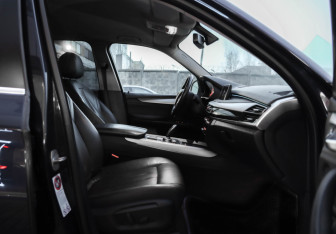 Подержанный автомобиль BMW X5 2015 года (29 фото)