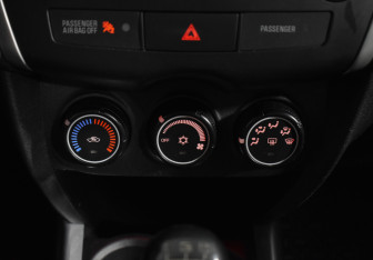 Подержанный автомобиль Mitsubishi ASX 2012 года (15 фото)