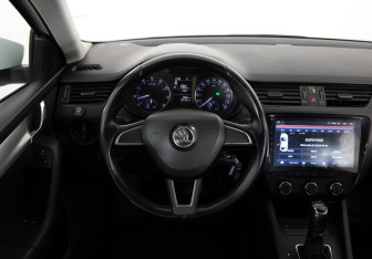 Подержанный автомобиль Skoda Octavia Liftback 2017 года (10 фото)