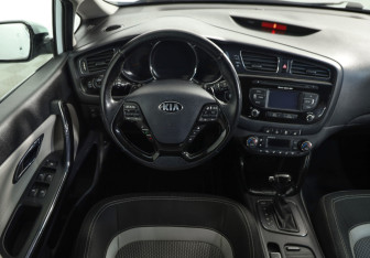 Подержанный автомобиль Kia Ceed Hatchback 2012 года (10 фото)