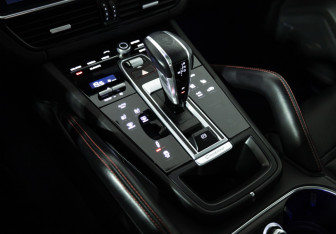 Подержанный автомобиль Porsche Cayenne 2021 года (18 фото)