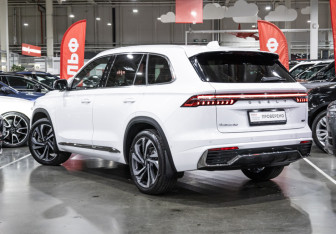 Подержанный автомобиль Geely Monjaro 2023 года (9 фото)