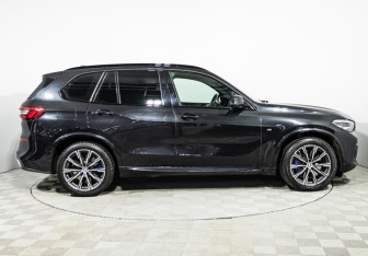 Подержанный автомобиль BMW X5 2019 года (4 фото)