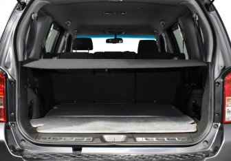 Подержанный автомобиль Nissan Pathfinder 2013 года (19 фото)