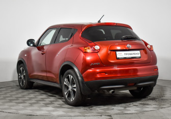Подержанный автомобиль Nissan Juke 2011 года (7 фото)