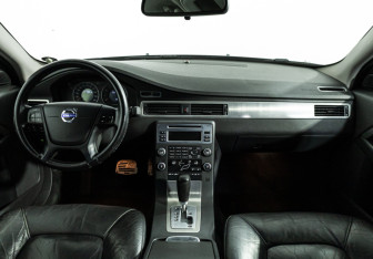 Подержанный автомобиль Volvo S80 2010 года (13 фото)