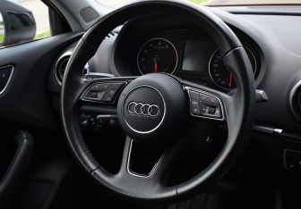 Подержанный автомобиль Audi A3 Sedan 2017 года (12 фото)