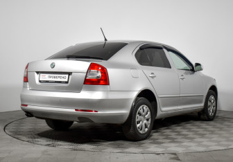 Подержанный автомобиль Skoda Octavia Liftback 2012 года (5 фото)