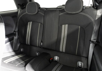 Подержанный автомобиль MINI Hatch 2020 года (10 фото)