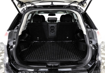 Подержанный автомобиль Nissan X-Trail 2017 года (18 фото)