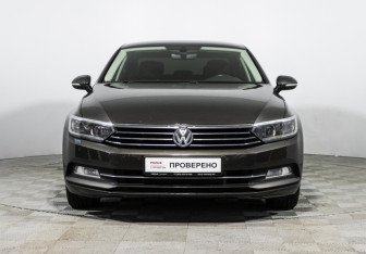 Подержанный автомобиль Volkswagen Passat Sedan 2017 года (2 фото)