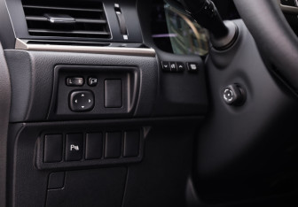 Подержанный автомобиль Lexus ES 2016 года (22 фото)