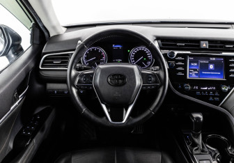 Подержанный автомобиль Toyota Camry Sedan 2020 года (13 фото)