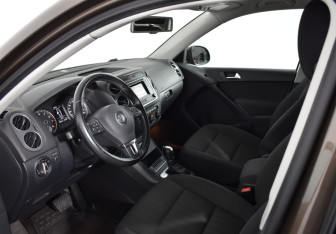 Подержанный автомобиль Volkswagen Tiguan 2015 года (9 фото)