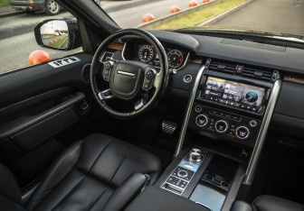 Подержанный автомобиль Land Rover Discovery 2018 года (10 фото)