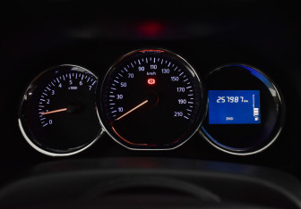 Подержанный автомобиль Renault Duster 2016 года (21 фото)