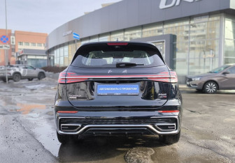 Подержанный автомобиль Hongqi HS5 2024 года (5 фото)