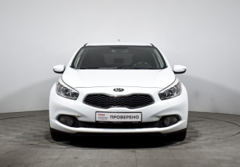 Подержанный автомобиль Kia Ceed Hatchback 2014 года (2 фото)