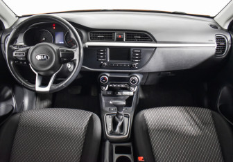 Подержанный автомобиль Kia Rio Sedan 2017 года (13 фото)
