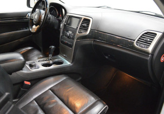 Подержанный автомобиль Jeep Grand Cherokee 2012 года (12 фото)