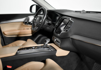 Подержанный автомобиль Volvo XC90 2015 года (15 фото)