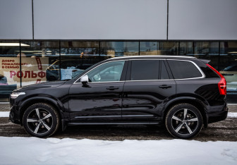Подержанный автомобиль Volvo XC90 2019 года (8 фото)