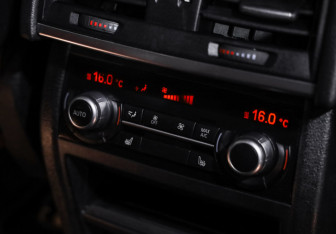 Подержанный автомобиль BMW X5 2013 года (31 фото)