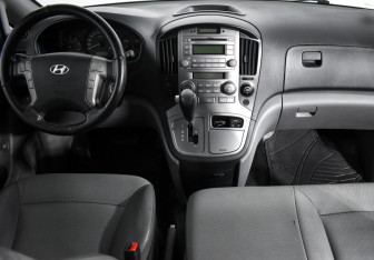 Подержанный автомобиль Hyundai Grand Starex 2010 года (16 фото)