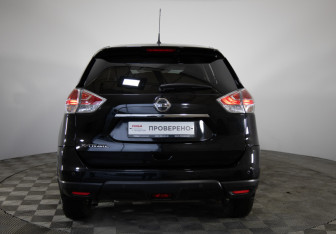 Подержанный автомобиль Nissan X-Trail 2015 года (6 фото)