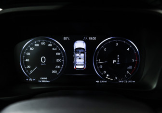 Подержанный автомобиль Volvo XC40 2019 года (12 фото)