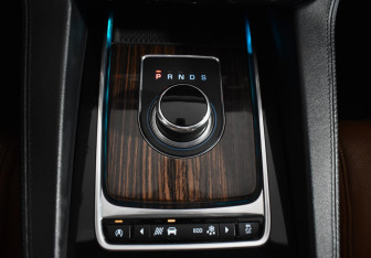 Подержанный автомобиль Jaguar F-Pace 2016 года (20 фото)