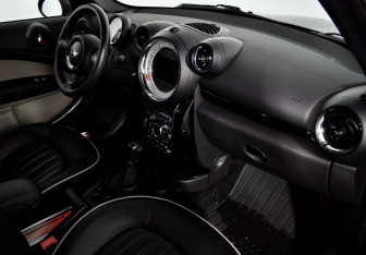 Подержанный автомобиль MINI Countryman 2014 года (13 фото)