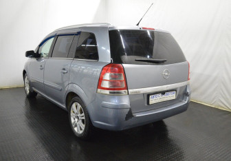 Подержанный автомобиль Opel Zafira Compactvan 2011 года (7 фото)