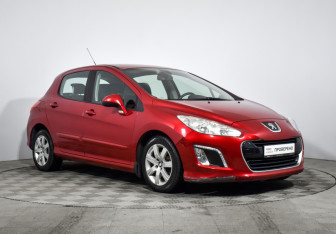Подержанный автомобиль Peugeot 308 Hatchback 2011 года (3 фото)