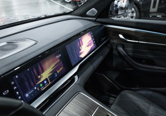 Подержанный автомобиль Geely Monjaro 2025 года (28 фото)