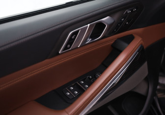 Подержанный автомобиль BMW X6 2021 года (28 фото)