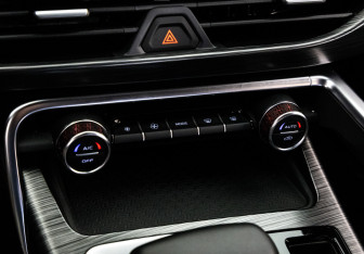 Подержанный автомобиль Geely Tugella 2024 года (17 фото)