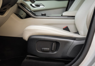 Подержанный автомобиль Land Rover Range Rover Velar 2017 года (27 фото)