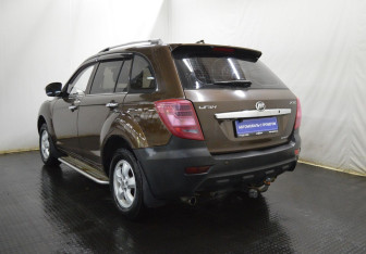Подержанный автомобиль Lifan X60 2015 года (7 фото)