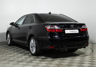 Подержанный автомобиль Toyota Camry Sedan 2018 года (7 фото)