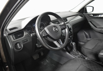 Подержанный автомобиль Skoda Rapid Liftback 2017 года (9 фото)