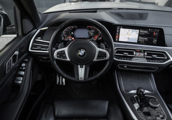 Подержанный автомобиль BMW X7 2021 года (13 фото)