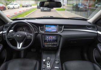 Подержанный автомобиль Infiniti QX50 2018 года (11 фото)
