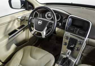 Подержанный автомобиль Volvo XC60 2012 года (9 фото)
